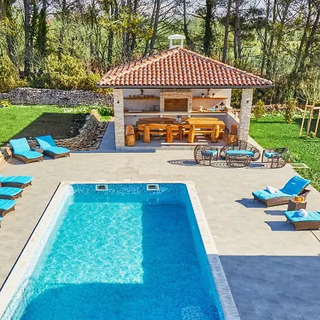Vila La Dominika